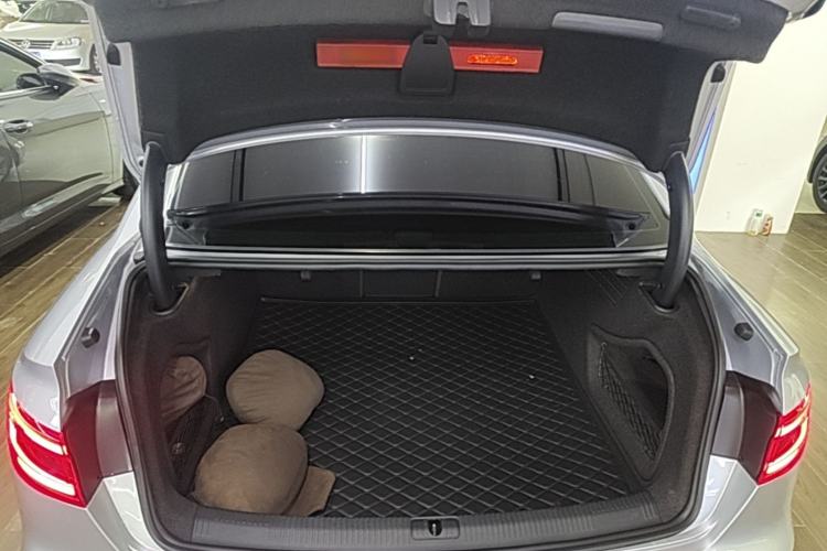 Used Audi A4L 2017 40 TFSI Fashion Model Trunk