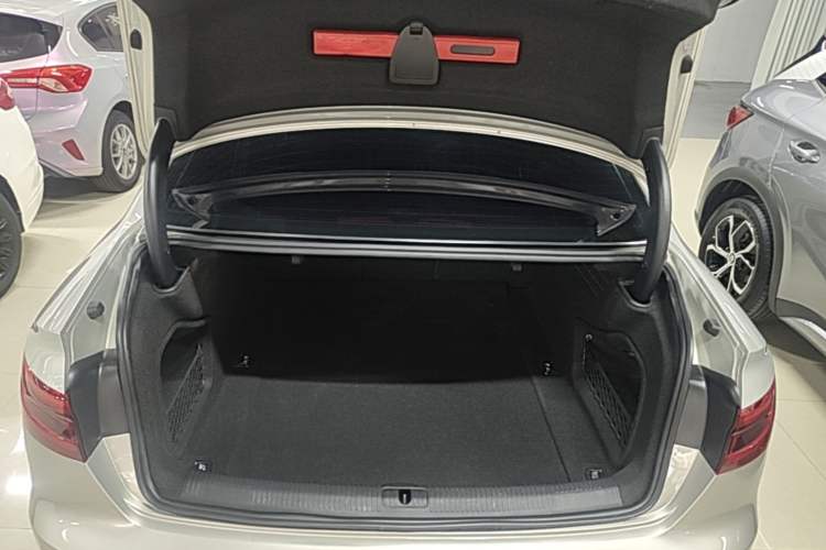 Used Audi A4L 2017 Plus 40 TFSI Fashion Model Trunk