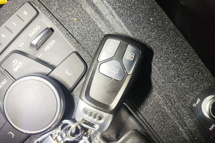 Used Audi A4L 2017 40 TFSI Fashion Model Vehicle Key