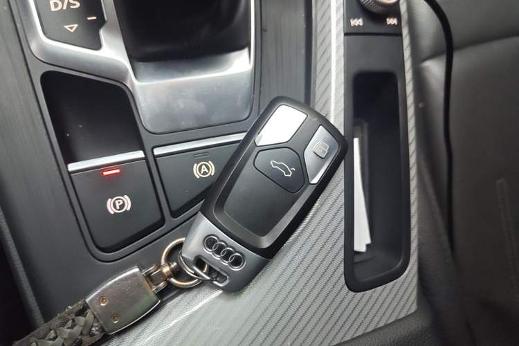 Used Audi A4L 2017 Plus 40 TFSI Fashion Model Vehicle Key