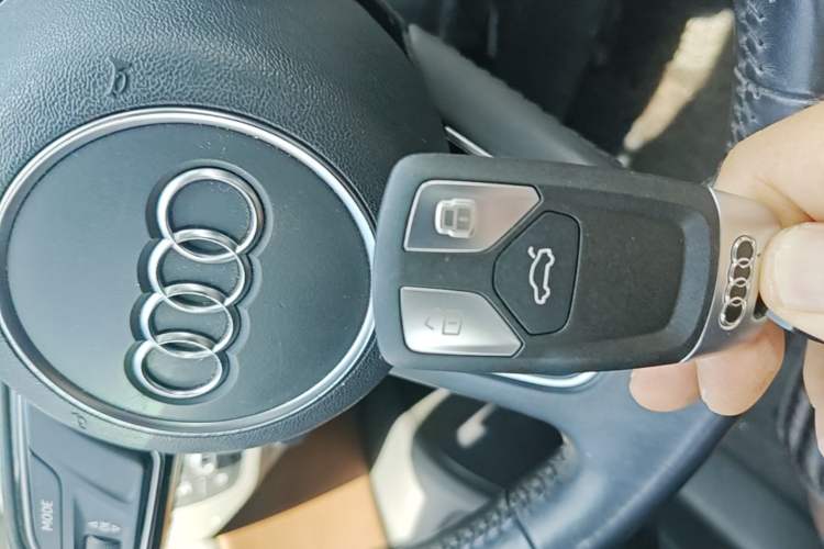 Used Audi A4L 2017 40 TFSI Ambition Edition Vehicle Key