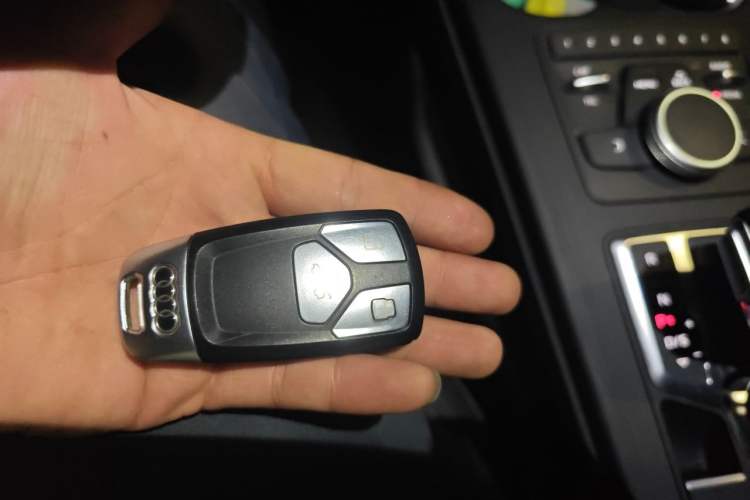 Used Audi A4L 2017 40 TFSI Style Edition Vehicle Key