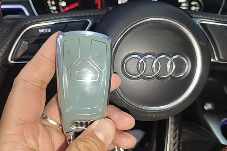Used Audi A4L 2017 40 TFSI Fashion Model Vehicle Key