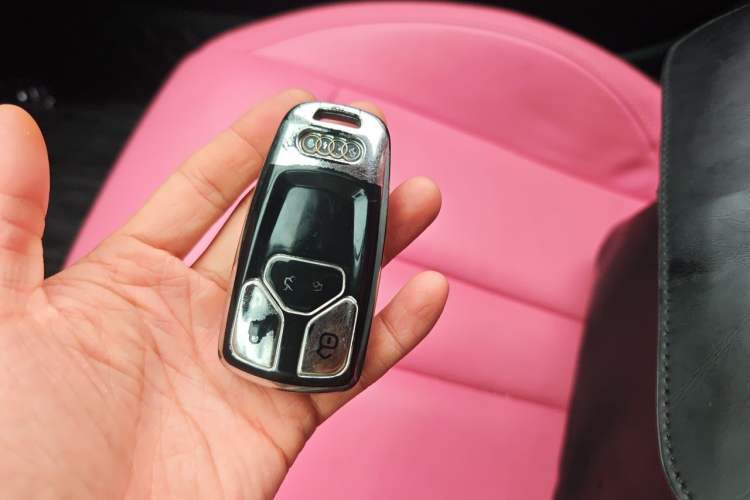 Used Audi A4L 2017 40 TFSI Fashion Model Vehicle Key