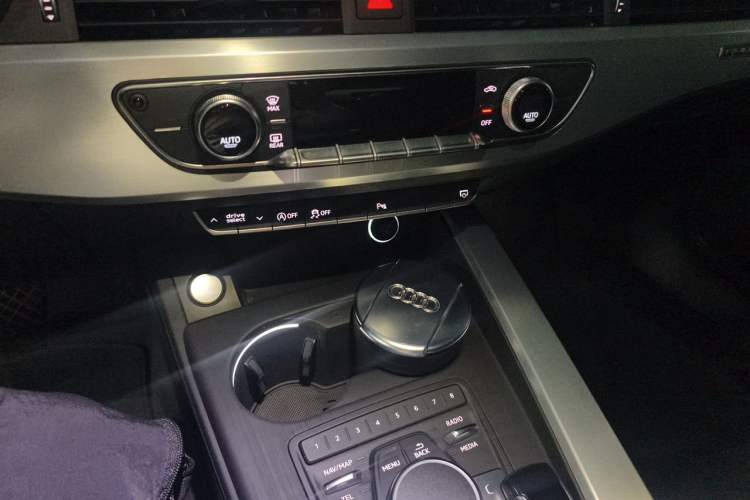 Used Audi A4L 2017 45 TFSI quattro Sport Edition Audio And AC Panel