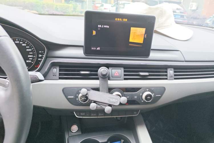 Used Audi A4L 2017 Plus 40 TFSI Ambition Model Audio And AC Panel