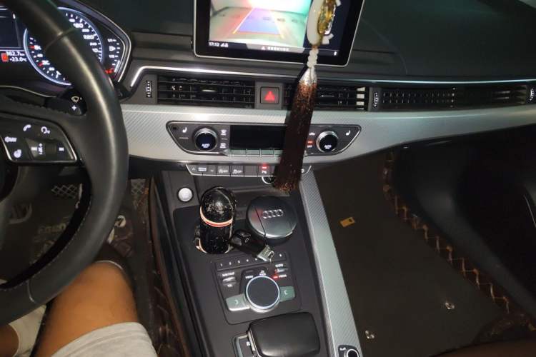Used Audi A4L 2017 40 TFSI Fashion Model Audio And AC Panel