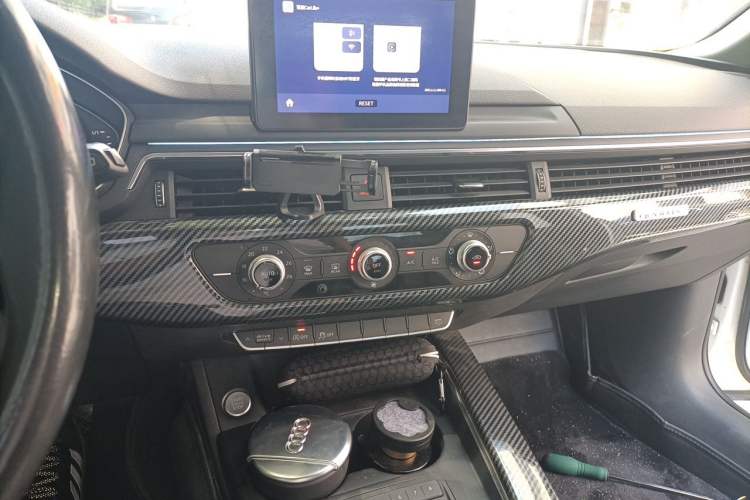 Used Audi A4L 2017 40 TFSI Ambition Edition Audio And AC Panel