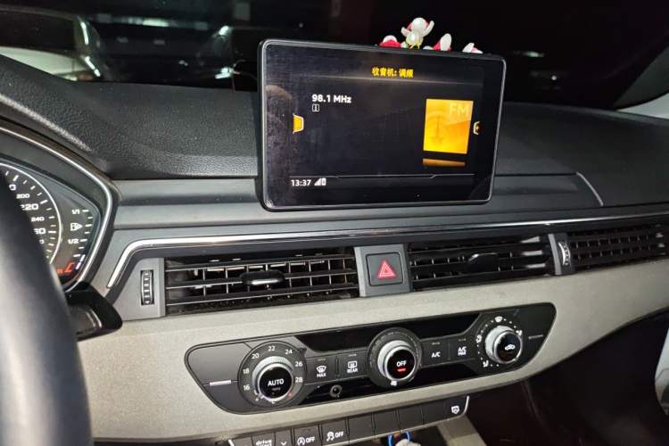 Used Audi A4L 2017 40 TFSI Ambition Edition Audio And AC Panel