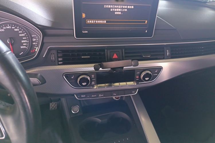 Used Audi A4L 2017 40 TFSI Fashion Model Audio And AC Panel