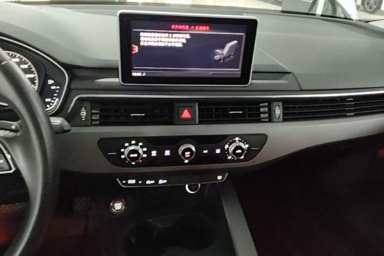 Used Audi A4L 2017 Plus 40 TFSI Ambition Model Audio And AC Panel