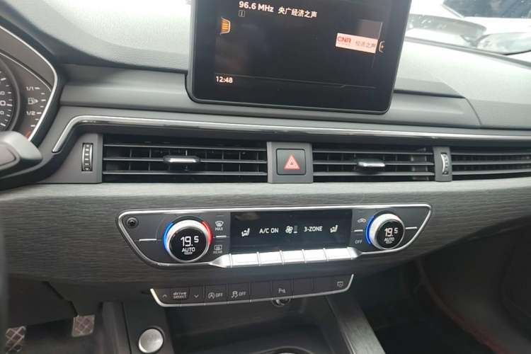 Used Audi A4L 2017 40 TFSI Style Edition Audio And AC Panel