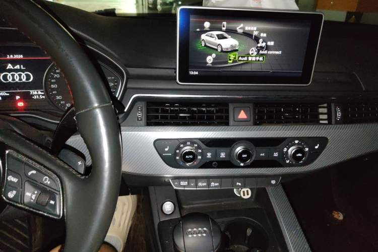 Used Audi A4L 2017 Plus 40 TFSI Ambition Model Audio And AC Panel