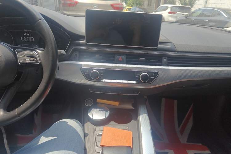 Used Audi A4L 2017 40 TFSI Fashion Model Audio And AC Panel