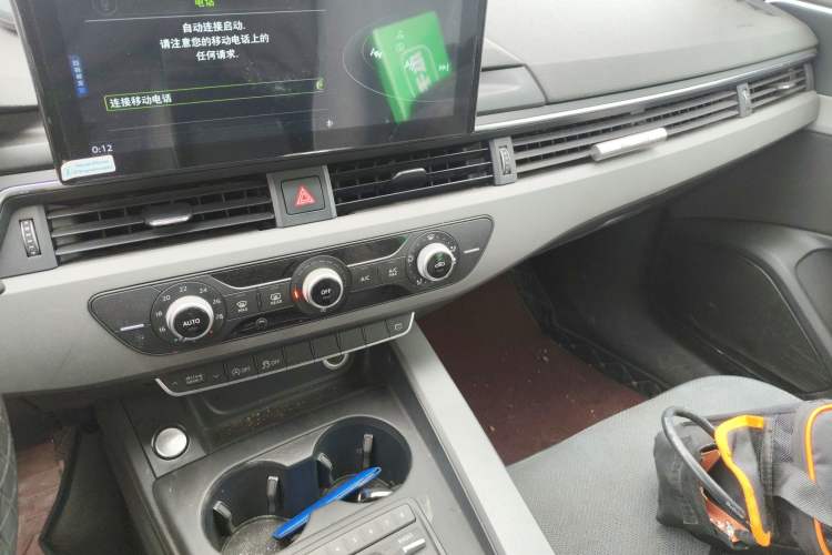 Used Audi A4L 2017 Plus 40 TFSI Ambition Model Audio And AC Panel