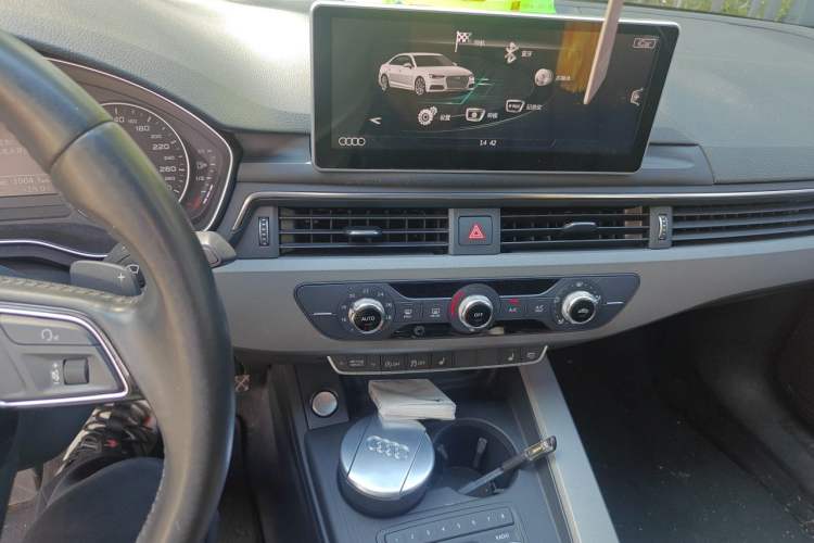 Used Audi A4L 2017 Plus 40 TFSI Ambition Model Audio And AC Panel