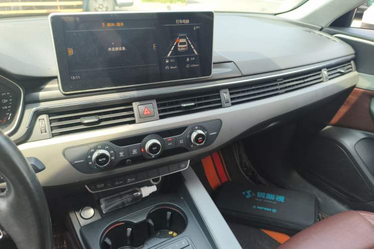 Used Audi A4L 2017 Plus 40 TFSI Ambition Model Audio And AC Panel