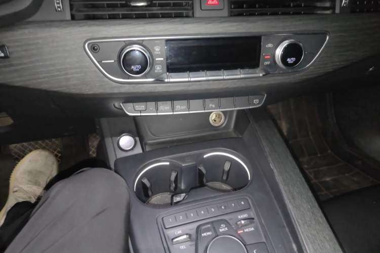 Used Audi A4L 2017 40 TFSI Style Edition Audio And AC Panel