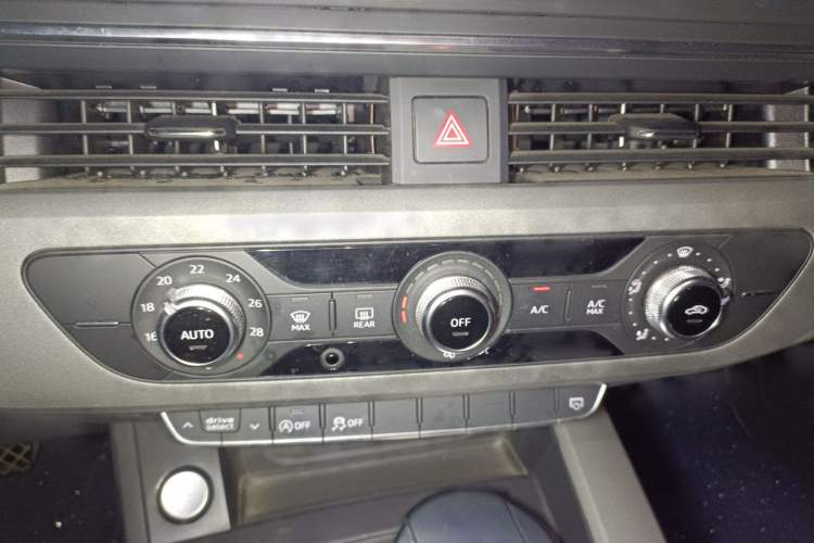 Used Audi A4L 2017 Plus 40 TFSI Ambition Model Audio And AC Panel