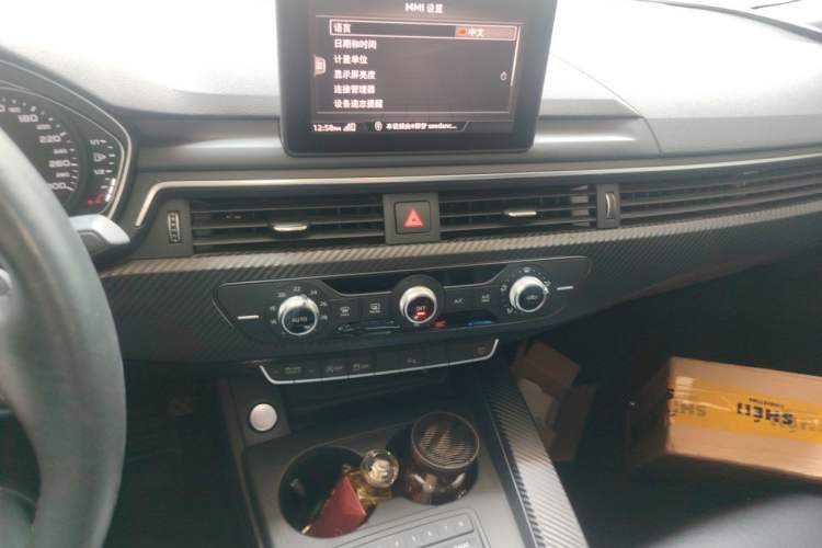 Used Audi A4L 2017 Plus 40 TFSI Ambition Model Audio And AC Panel