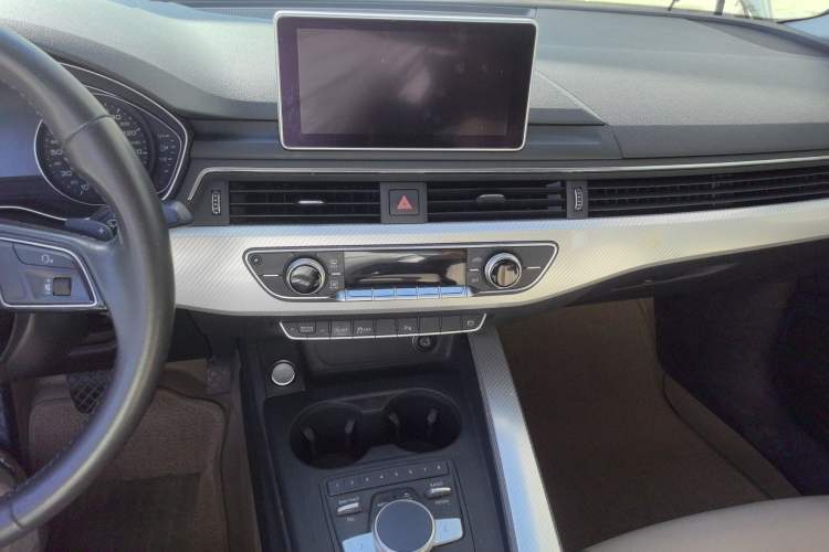 Used Audi A4L 2017 Plus 40 TFSI Fashion Model Audio And AC Panel