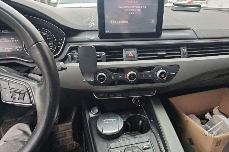Used Audi A4L 2017 40 TFSI Ambition Edition Audio And AC Panel