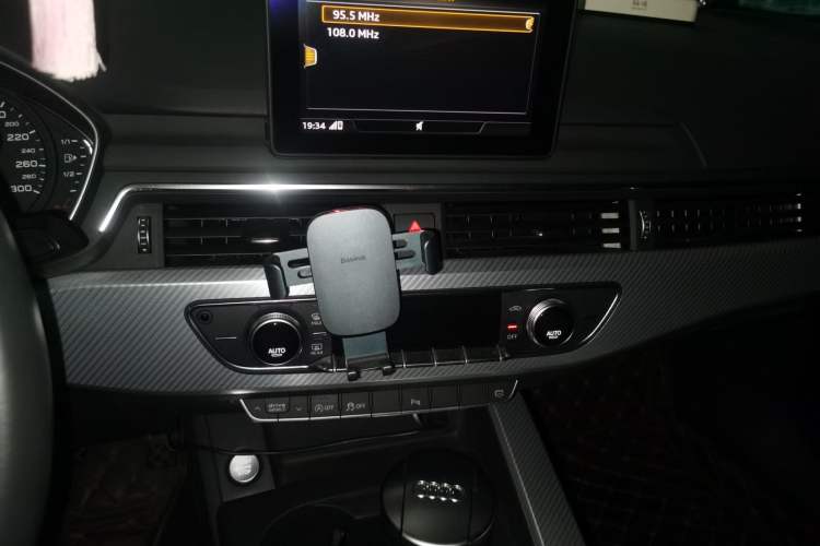 Used Audi A4L 2017 40 TFSI Fashion Model Audio And AC Panel