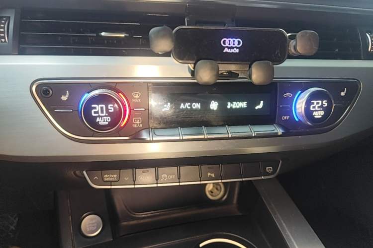 Used Audi A4L 2017 Plus 45 TFSI quattro Sport model Audio And AC Panel