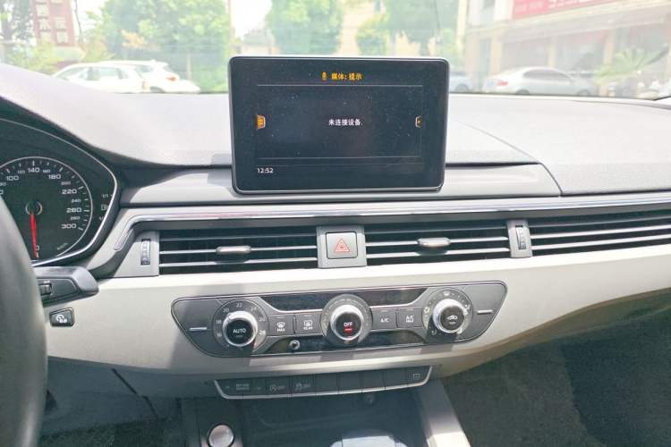 Used Audi A4L 2017 40 TFSI Ambition Edition Audio And AC Panel