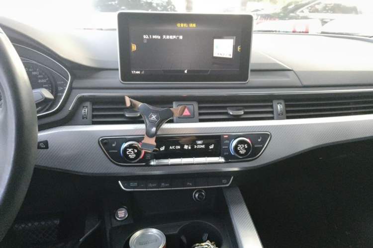 Used Audi A4L 2017 40 TFSI Fashion Model Audio And AC Panel