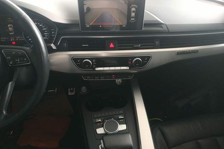 Used Audi A4L 2017 40 TFSI Fashion Model Audio And AC Panel
