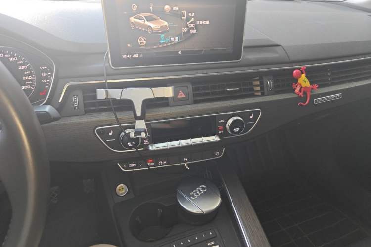 Used Audi A4L 2017 Plus 40 TFSI Fashion Model Audio And AC Panel