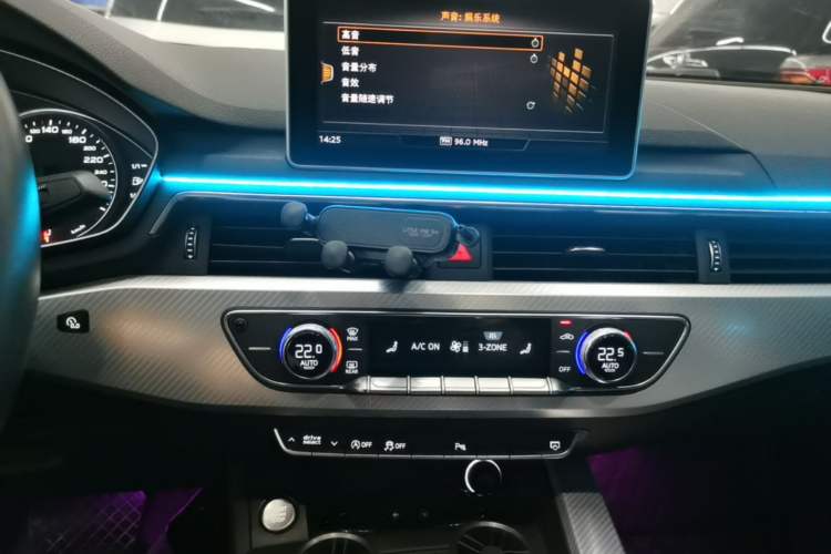Used Audi A4L 2017 40 TFSI Fashion Model Audio And AC Panel