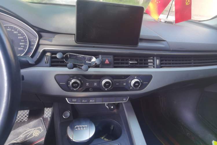 Used Audi A4L 2017 Plus 40 TFSI Ambition Model Audio And AC Panel