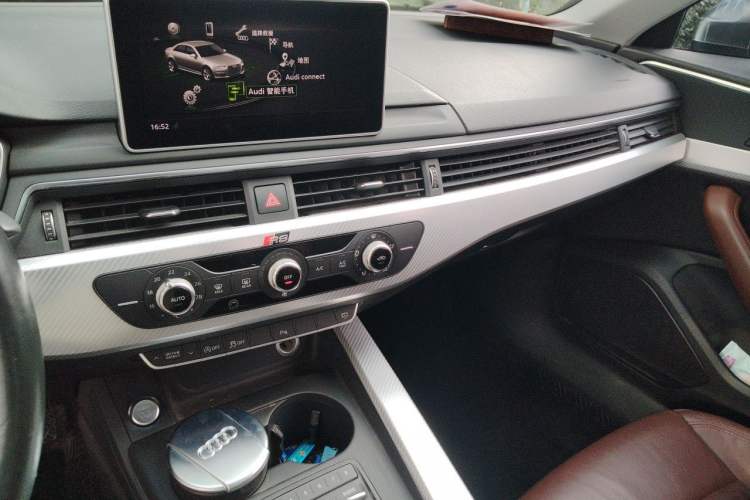 Used Audi A4L 2017 Plus 40 TFSI Fashion Model Audio And AC Panel