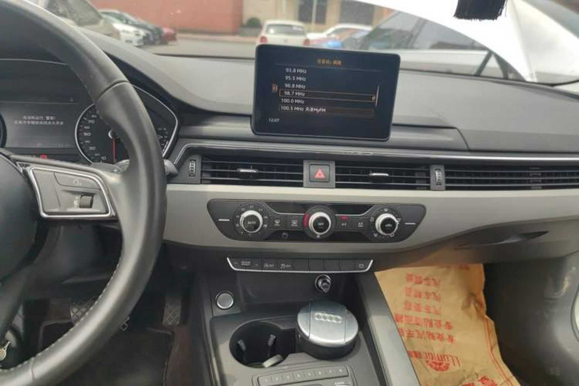 Used Audi A4L 2017 40 TFSI Fashion Model Audio And AC Panel