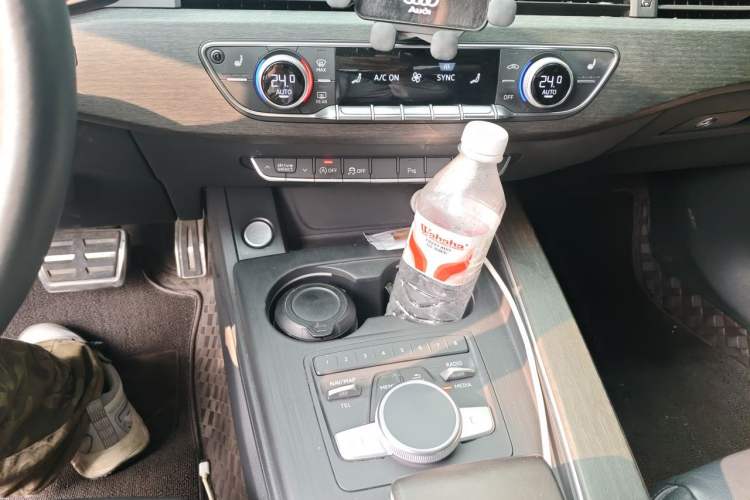 Used Audi A4L 2017 40 TFSI Style Edition Audio And AC Panel