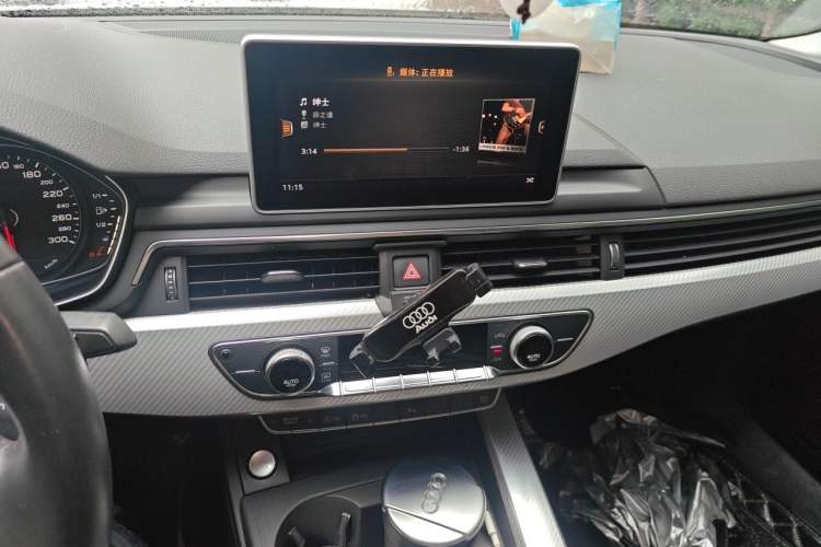 Used Audi A4L 2017 Plus 40 TFSI Fashion Model Audio And AC Panel