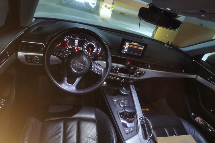 Used Audi A4L 2017 Plus 40 TFSI Fashion Model Center Console
