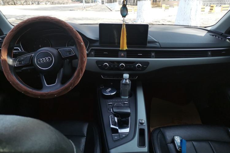 Used Audi A4L 2017 Plus 40 TFSI Ambition Model Center Console