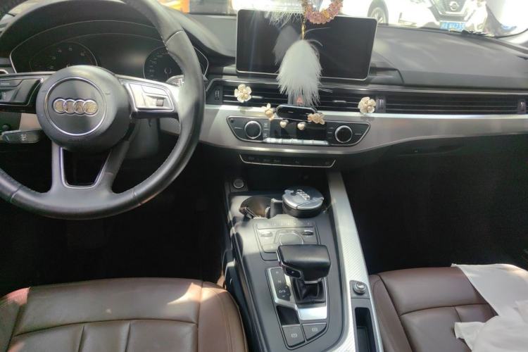 Used Audi A4L 2017 40 TFSI Fashion Model Center Console