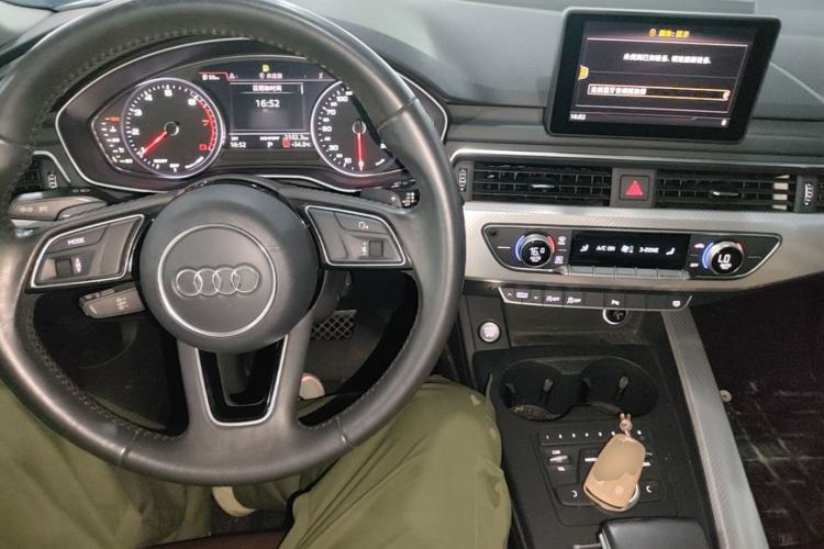 Used Audi A4L 2017 40 TFSI Fashion Model Center Console
