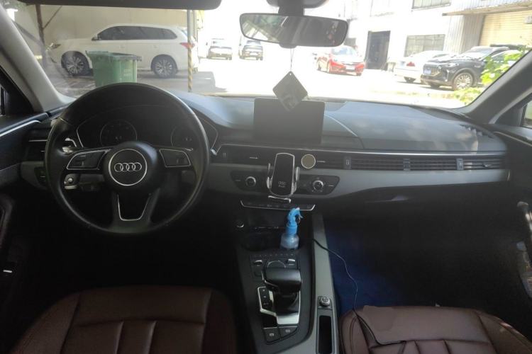 Used Audi A4L 2017 Plus 40 TFSI Ambition Model Center Console