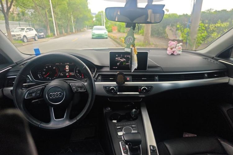 Used Audi A4L 2017 40 TFSI Fashion Model Center Console