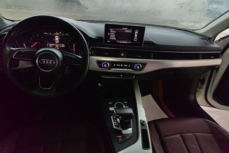 Used Audi A4L 2017 Plus 40 TFSI Fashion Model Center Console
