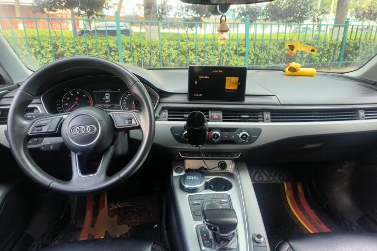 Used Audi A4L 2017 Plus 40 TFSI Ambition Model Center Console