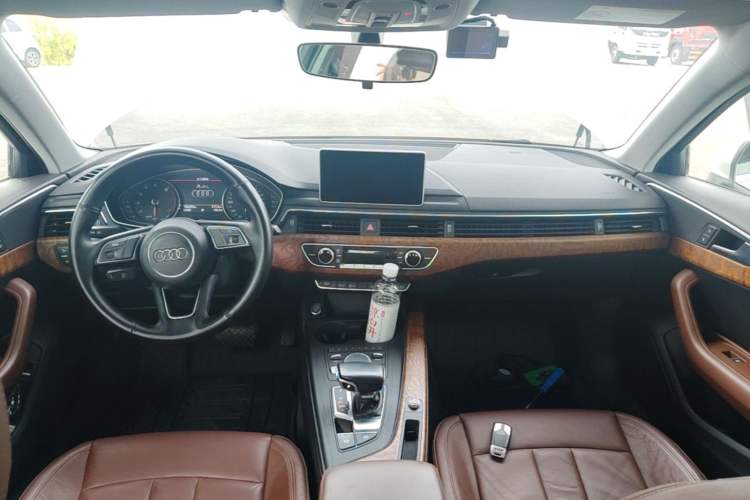 Used Audi A4L 2017 Plus 40 TFSI Fashion Model Center Console