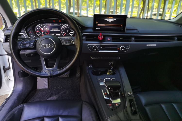 Used Audi A4L 2017 Plus 45 TFSI quattro Stylish Model Center Console