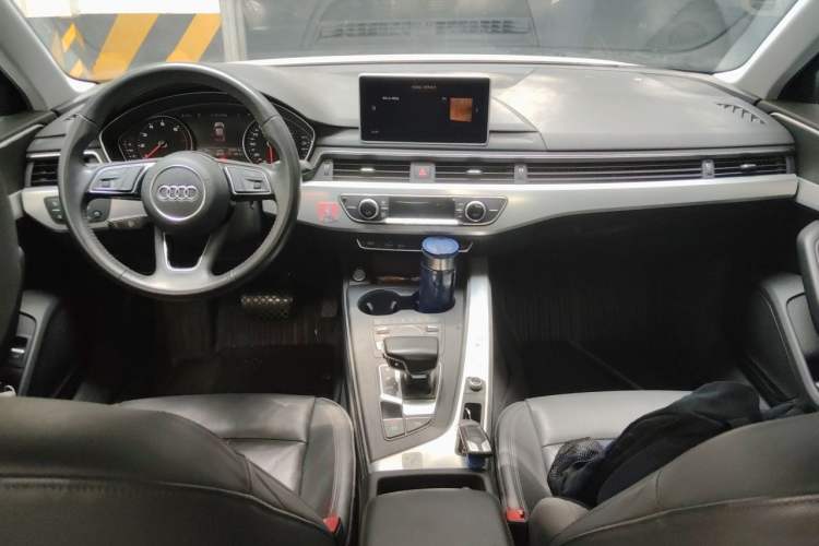 Used Audi A4L 2017 40 TFSI Fashion Model Center Console