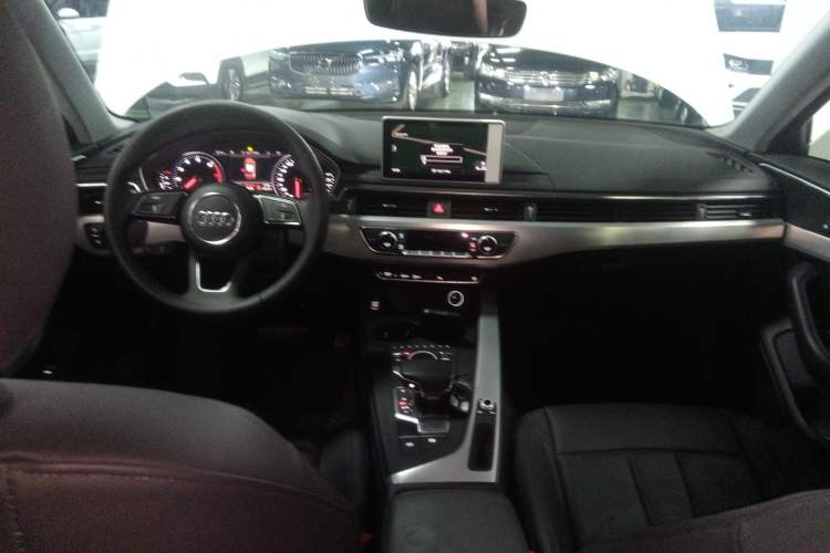 Used Audi A4L 2017 Plus 40 TFSI Fashion Model Center Console